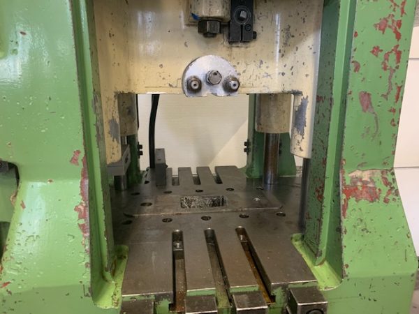 Raster 15 tons stansautomaat - Afbeelding 3